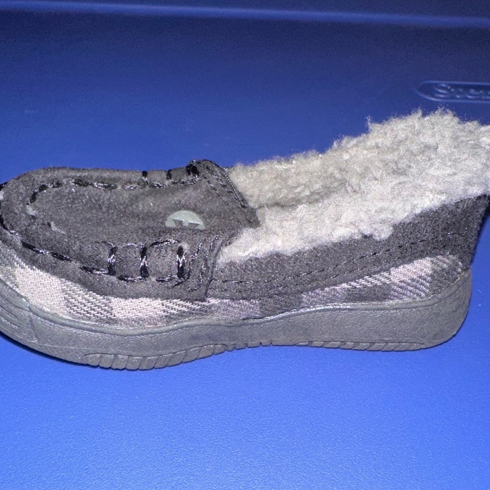 Toddler Air Walk  Baby Moccasins Slippers Black/Grey Plaid Faux Fur Size 2